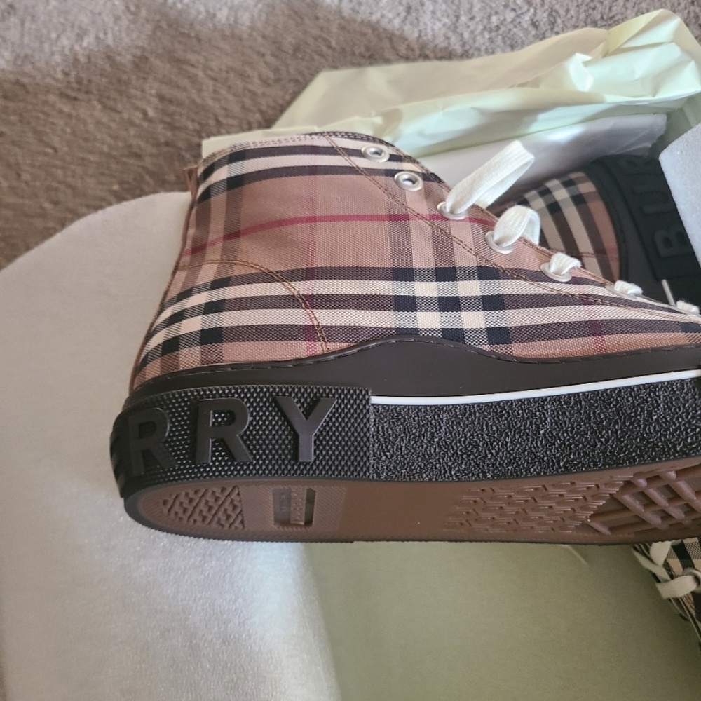 Authentic (receipt available) Burberry men’s shoes 12.5 - Picture 3 of 5